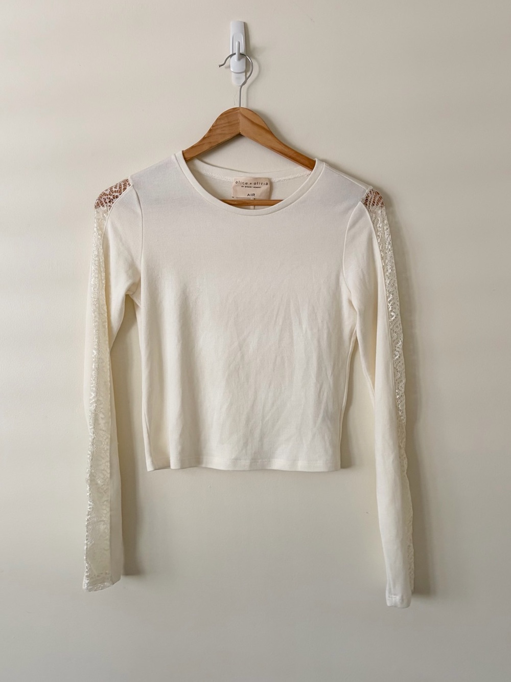 Alice + Olivia Cream Long-Sleeve Lace-Panel Tee